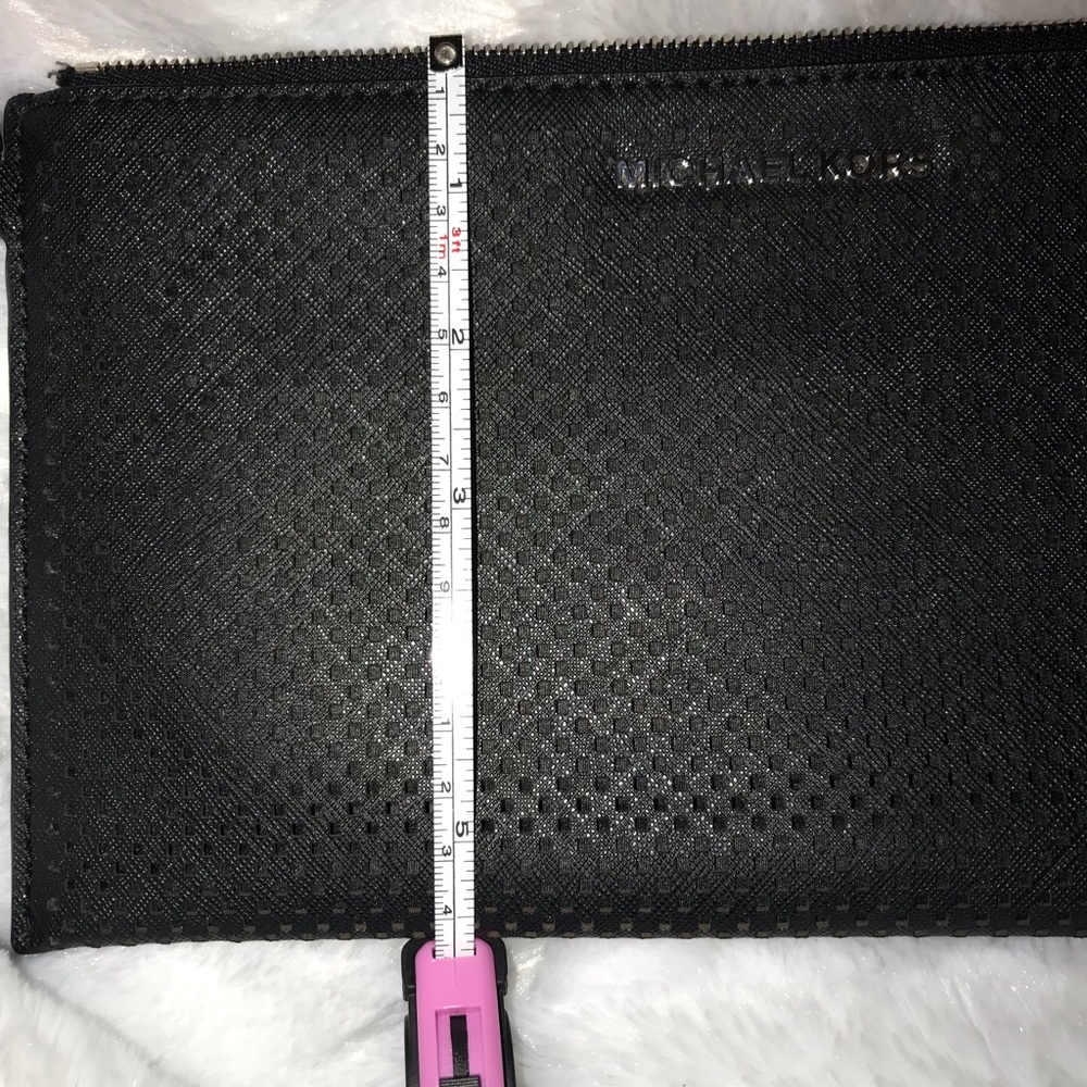 Michael Kors Black cut out clutch - Picture 3 of 7